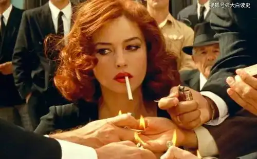 西西里的美丽传说二战中的意大利小镇,充斥着男性的原始冲动