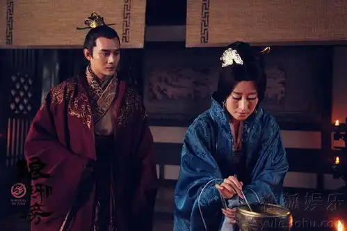 人到中年,穿衣搭配上注意这两方面,优雅高级,显气质又显年轻
