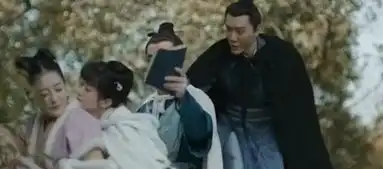 知否朱一龙想偷亲明兰,却被顾廷烨一把拉开休想打她主意
