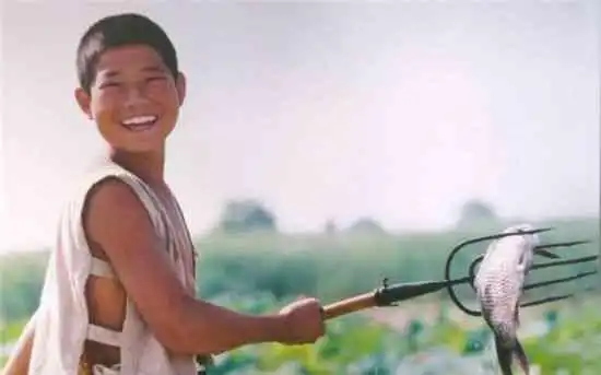 小兵张嘎演员现状,嘎子哥沦为笑话,英子成学霸