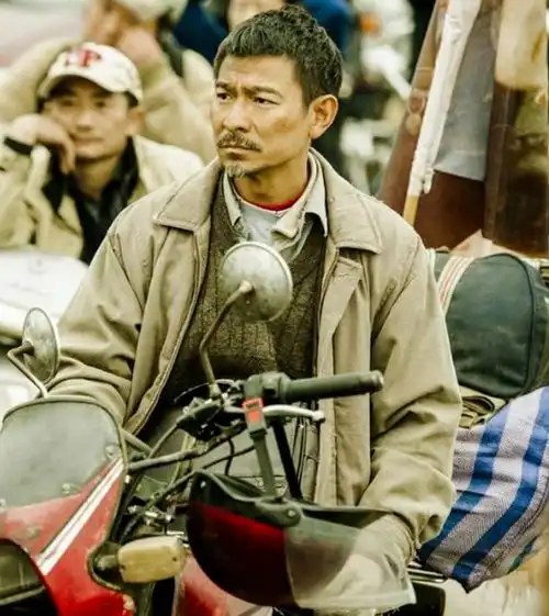 金鸡奖后频上热搜的背后,59岁刘德华谦谦君子,温润如玉
