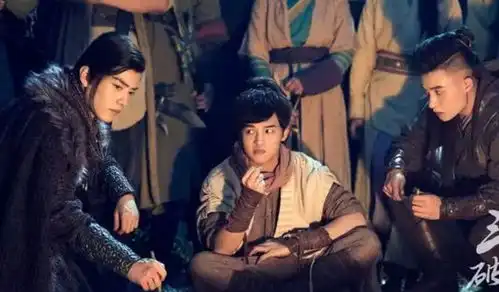 斗破苍穹萧炎迦南学院创立炎帮,韩枫为何提前出场