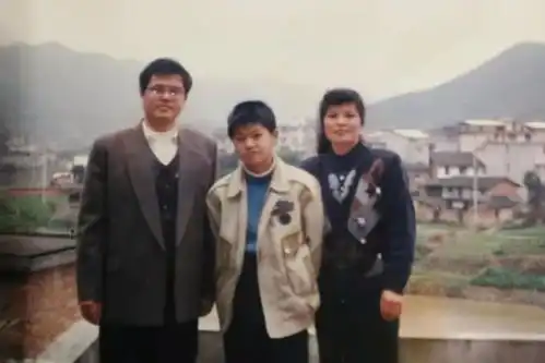 你好,石狮警察们的李焕英
