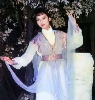 被家庭拖累的赵雅芝两度息影,2段婚姻3个儿子,67岁人设崩了
