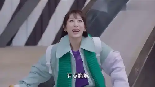 蜜汁炖鱿鱼,佟年来找韩商言,偷玩滑梯被围观,这就尴尬了
