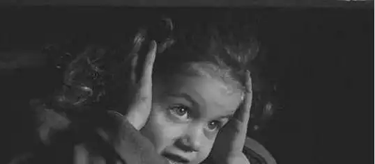 小女孩被德国士兵俘虏,被活埋时说了什么话让士兵的心被颤动