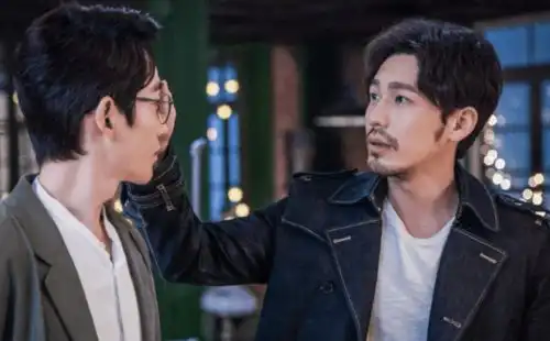 五年地下恋终于实锤,地下车库激吻告别,画面引起单身狗强烈不适