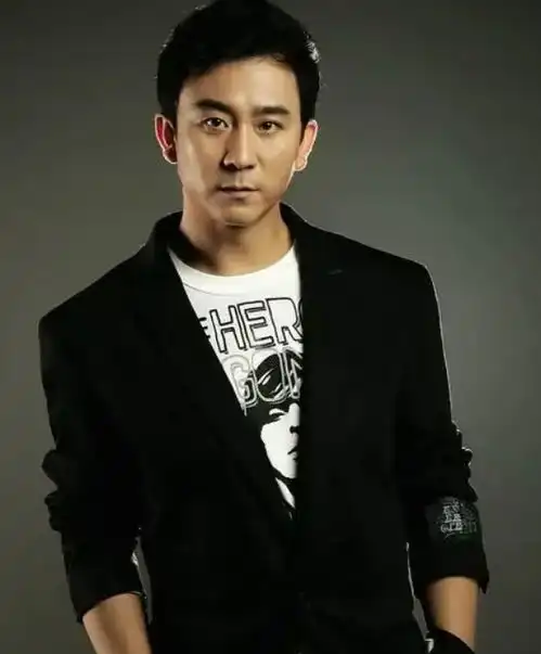 24年后雍正王朝演员现状3位老戏骨离世,1人入邪教自毁前程
