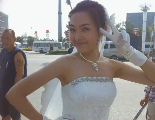 郑罗茜晒夏家三千金片场照,引一波回忆杀