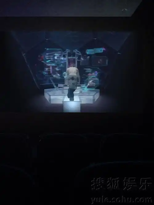 富春曝刘德华裸背剧照肌肉线条引影迷惊呼