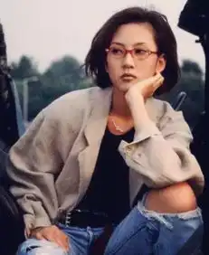 还记得这位童年女神吗她47岁依然帅到爆炸
