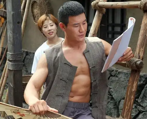 30岁嘎子遇到27岁英子,隔15年再相聚,长相变化堪称整容