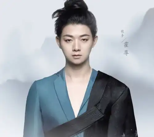 霍尊发文内容和陈露大相径庭,称母亲住院朋友欲轻生,陈露再回应