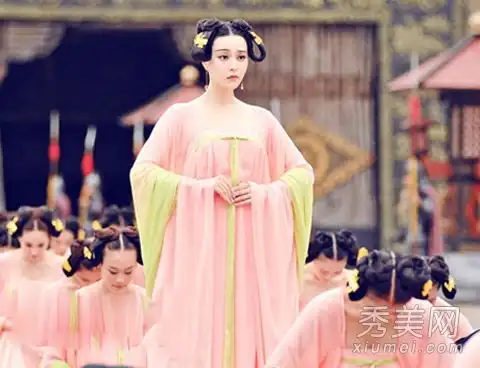 范冰冰武则天的最新剧照,双髻,柔嫩可爱
