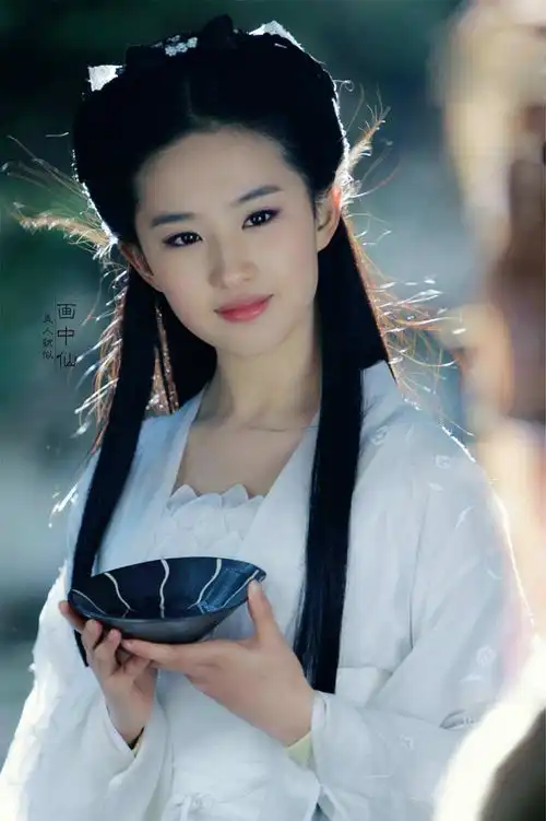 原来小龙女第一人选不是刘亦菲,看清定妆照,网友人间绝色
