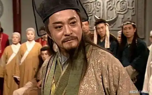 一手好牌打得稀烂,笑傲江湖里岳不群如何做才能振兴华山派
