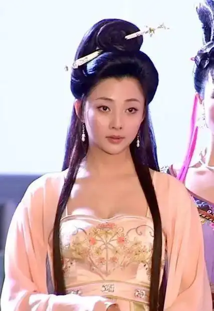 她年轻时就迷死大片男人,不结婚不生孩子,如今41岁美的太不像话
