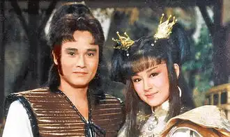 70岁潘迎紫近照扮嫩穿粉裙露乳沟否认整容