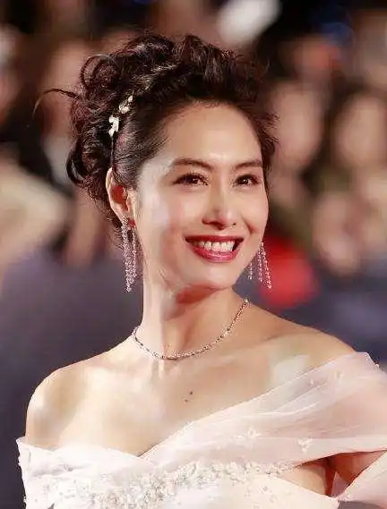 如何评价朱茵的长相