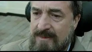 触不可及一个黑人小年轻和一个富有的瘫痪病人的和谐相处
