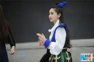 跑男团变葫芦娃勇斗蛇精宋仲基帅气现身
