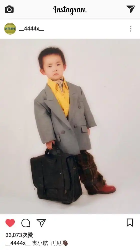 易烊千玺2021年首次更新ins配图是爸爸床头的照片,好珍贵