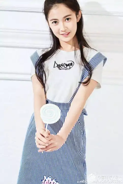 她成了唐嫣的伴娘团中的仙三留守儿童,却始终对事业坚守