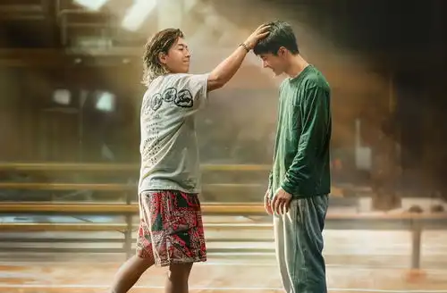 票房开局挺炸裂,41岁大鹏这次押对宝了