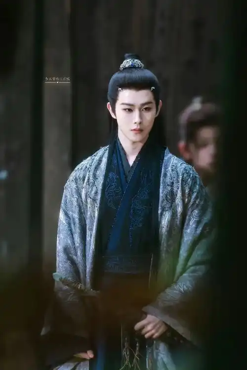 大梦归离来袭,侯明昊扮相妖气十足,陈都灵玉洁冰清,程潇又美又飒
