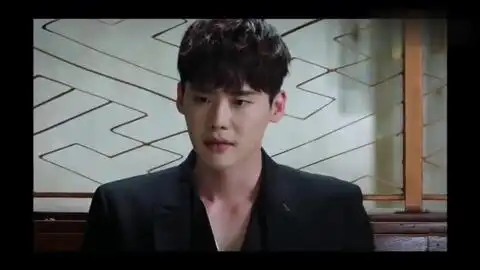 w两个世界42当漫画主人公姜哲来到现实世界,会发生什么
