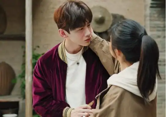 拍照模特得好看白敬亭谭松韵互拍花絮照,男女友视角亿点甜