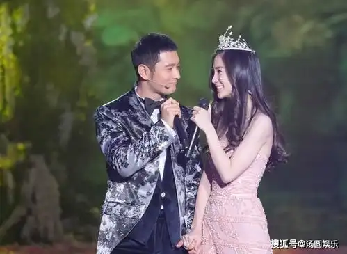 黄晓明杨颖默契穿情侣装,偷偷秀恩爱却无人发现