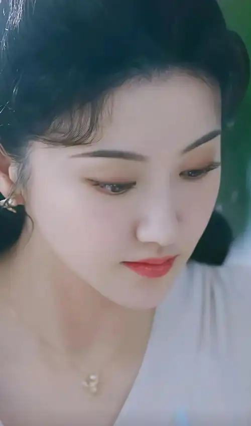 山河月明将开播,景甜晒颖儿剧照,给藏头诗点个赞
