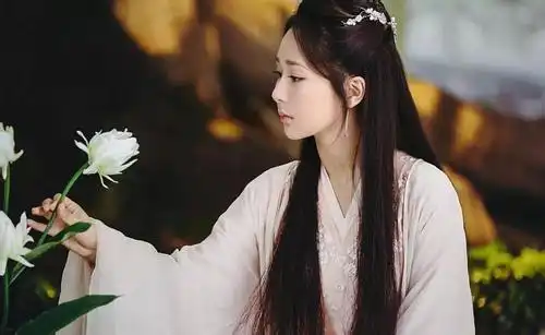 邓伦半夜更博,评论直接炸掉,网友杨紫你快快现身