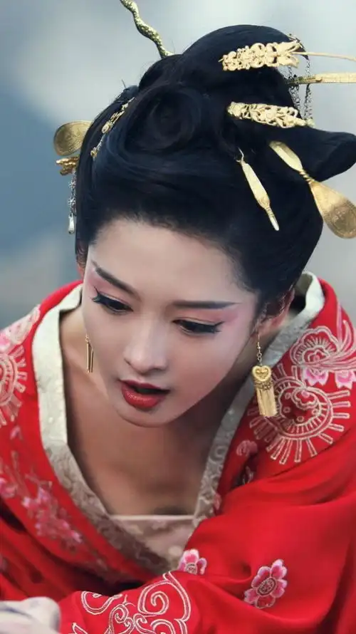 十八线配角都红了几波,新红楼正牌女主李沁,才终于提名最佳女配
