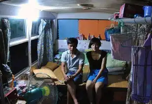 90后民工情侣租不起房子,蜗居在一辆报废车,女友不嫌弃