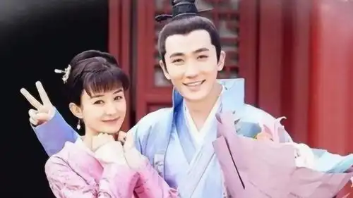 知否朱一龙调戏明兰,却被冯绍峰抓个正着,赵丽颖反应让人意外
