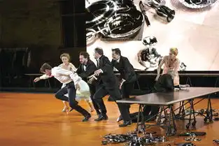 极致背后的欲望庆典
