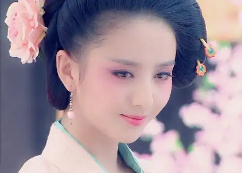 佟丽娅和景甜你更喜欢谁
