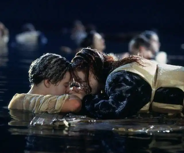 泰坦尼克沉没时,当时的世界首富也在船上,却把逃生机会让给别人