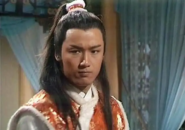 杨康有两位父亲,一位母亲,郭靖一生却有两位父亲,两位母亲柯镇