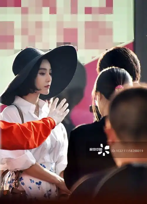 手机2剧照路透,葛优不是光头,范冰冰貌似婊里...