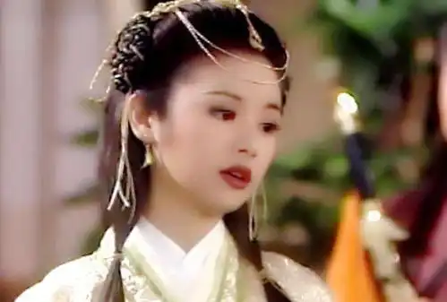 在林心如19岁还可爱超萌的时候,杨幂已经撩人撩到骨子里了,心动