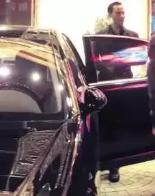 古惑仔陈浩南山鸡的座驾霸气却不敌她的百万奔驰
