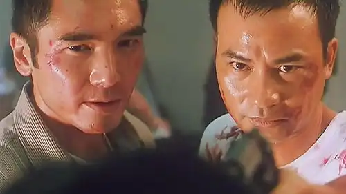 濠江风云b哥为了利益得罪了大佬崩牙驹,双方上演百人大混战