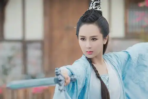 年度最受欢迎女演员投票,赵丽颖第三,热巴实力碾压杨紫稳居榜首
