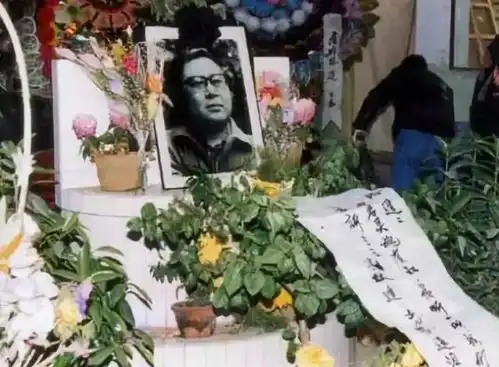 他写出了平凡的世界却穷到借钱去北京领奖,买不起自己的书