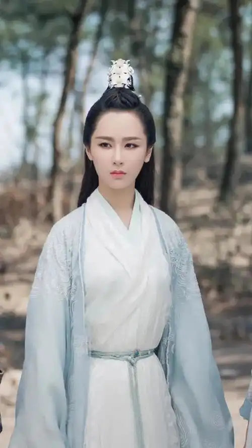 吴刚脸僵杨紫神似杜华王一博面瘫,娱乐圈蜡像脸们越看越尴尬