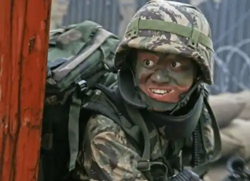 拍完天下无贼,王宝强肩扛100斤小米送给冯小刚,走红全靠他