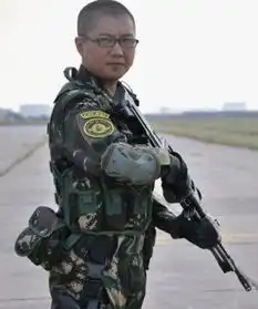 我是特种兵2里面那个戴眼镜的士兵是谁
